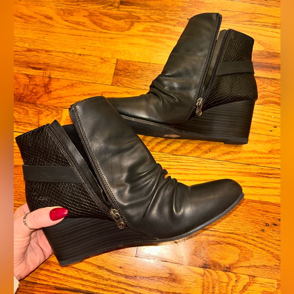 NWOT Blowfish Ankle Wedge Booties - Picture 6 of 16